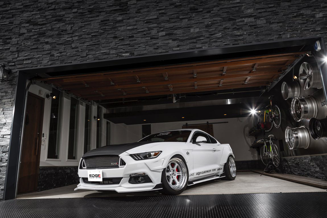 EDGE CUSTOMS Ford Mustang R